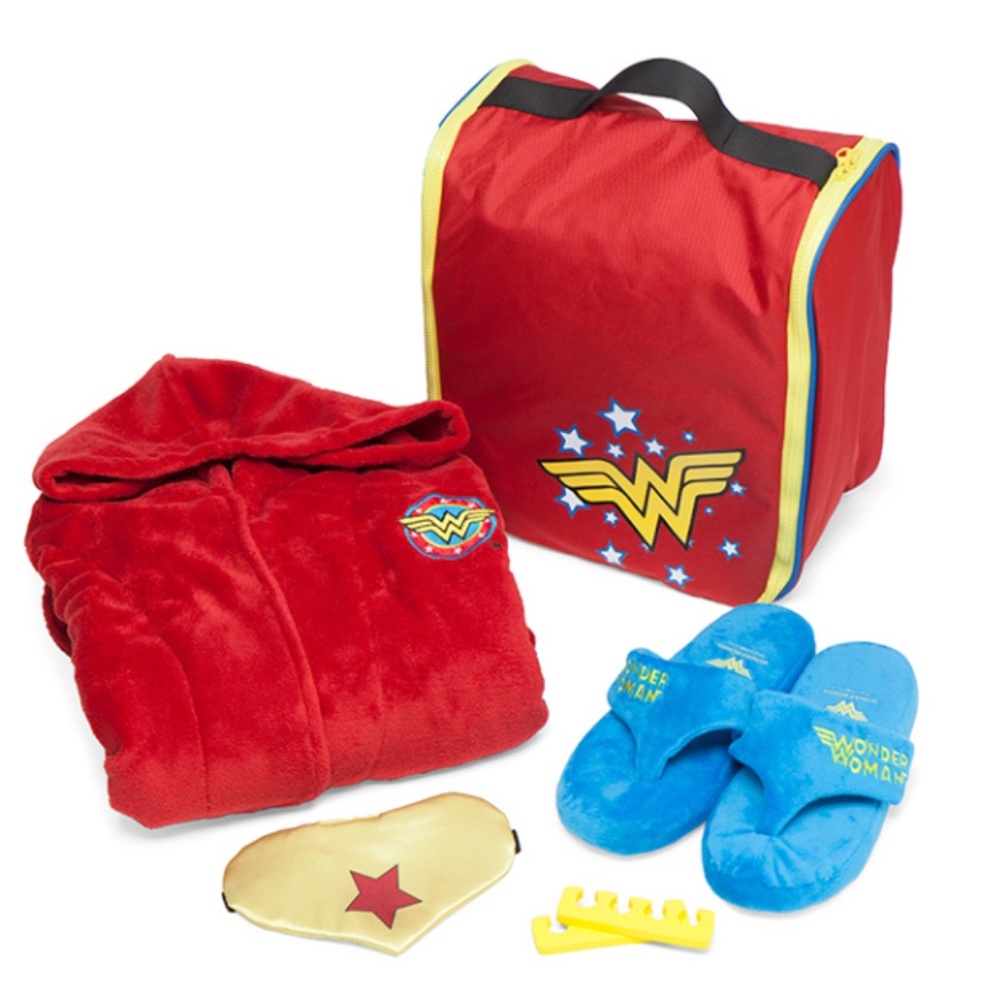 THINKGEEK:  Wonder Woman Spa Set - Woman's S/M